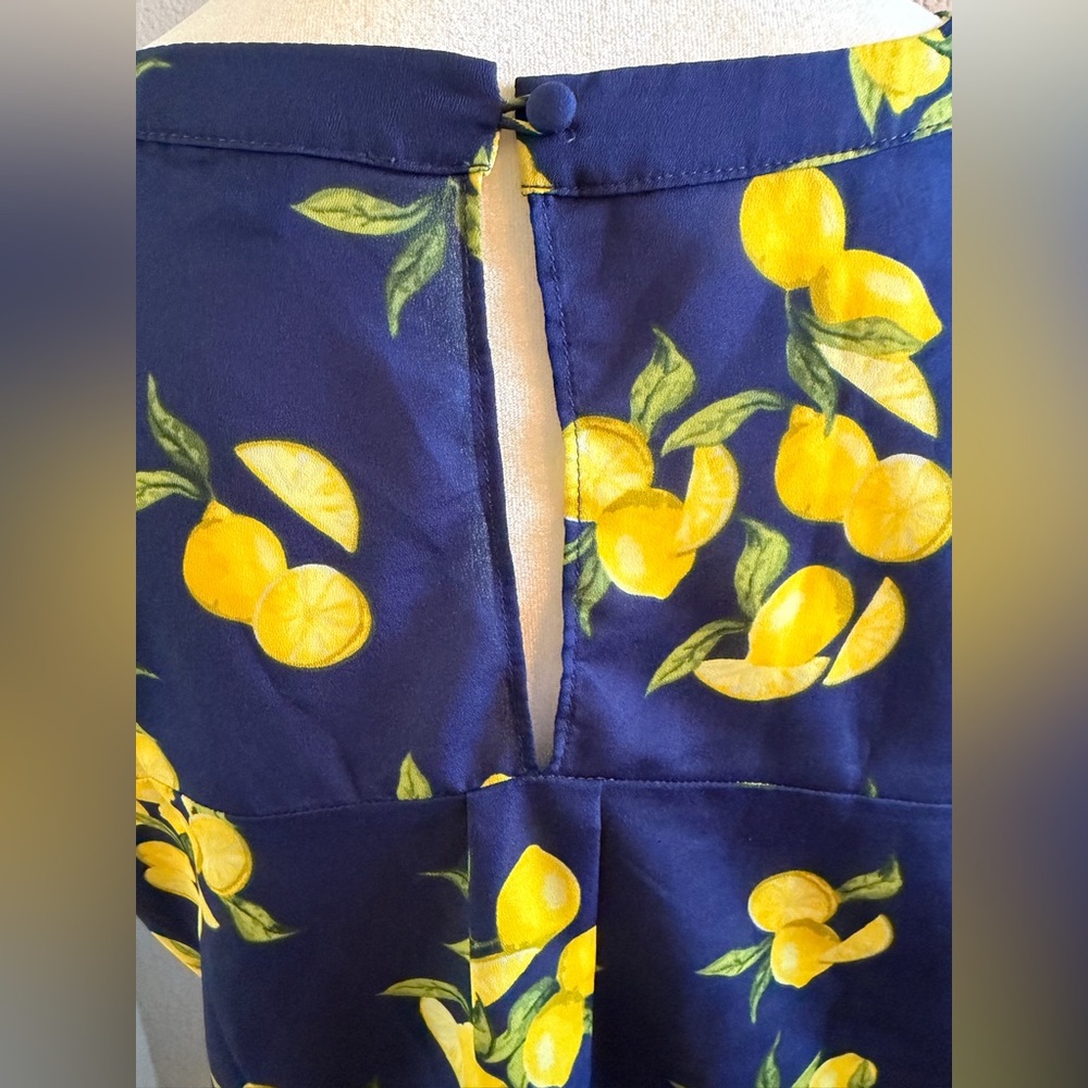 Banana Republic Lemon Print Perfect Tee Size M Navy Short Sleeve Flowy Office - Picture 5 of 9